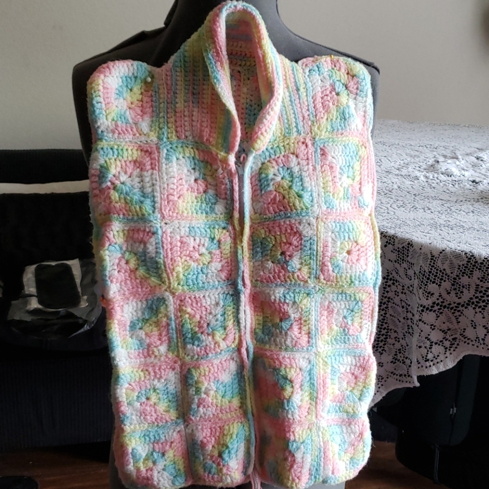 Crochet Zippered Baby Sack.